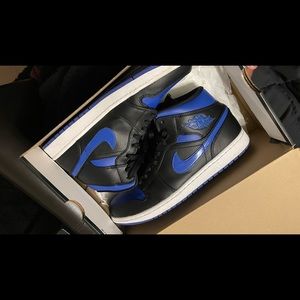 Worn 2-3 times. Great condition. Original price $115. I’ll take $70. Jordan 1’s